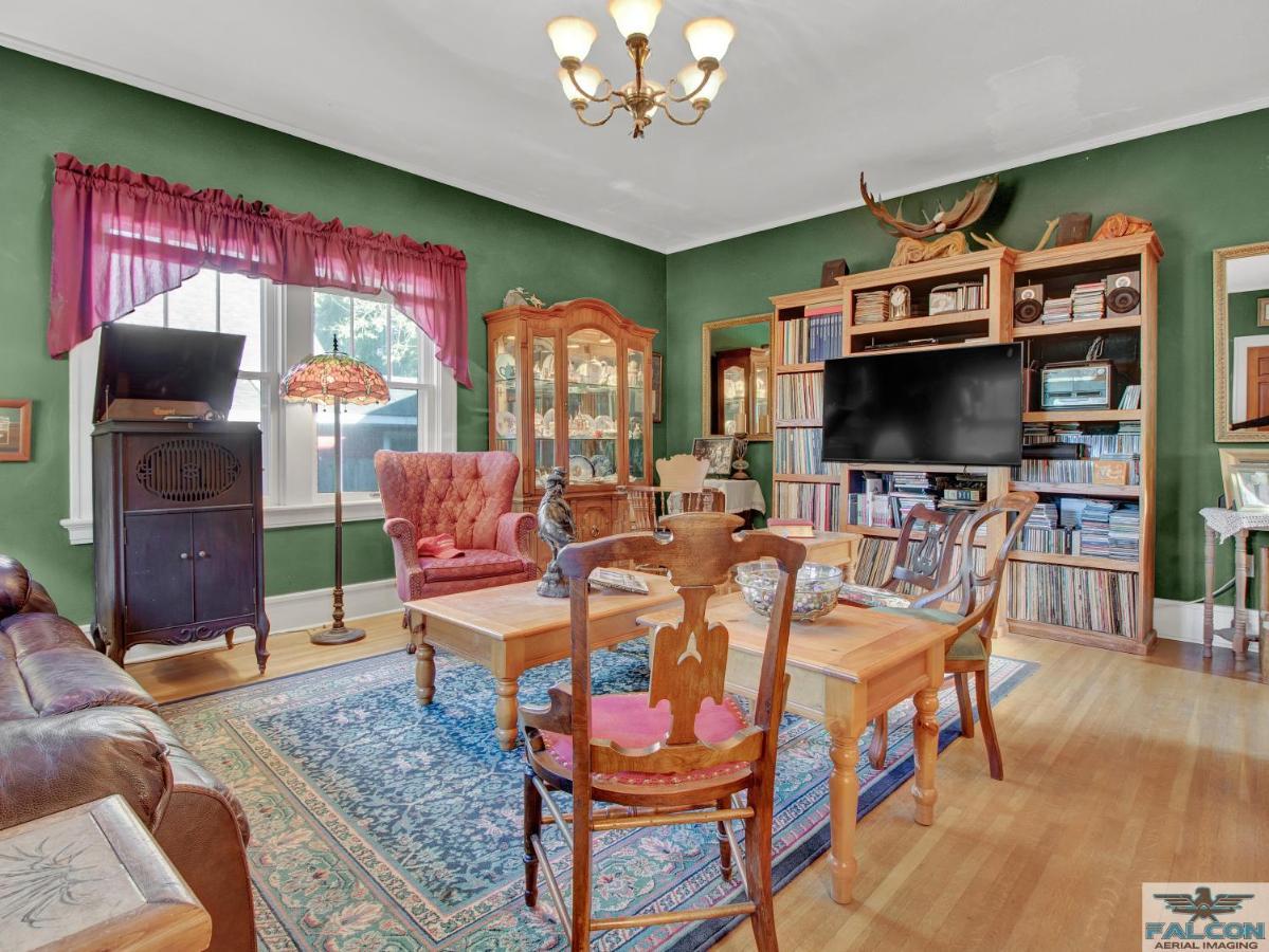 Robins Nest Bed & Breakfast コーディ エクステリア 写真