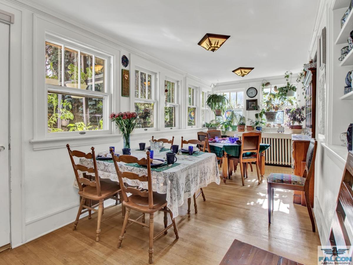 Robins Nest Bed & Breakfast コーディ エクステリア 写真