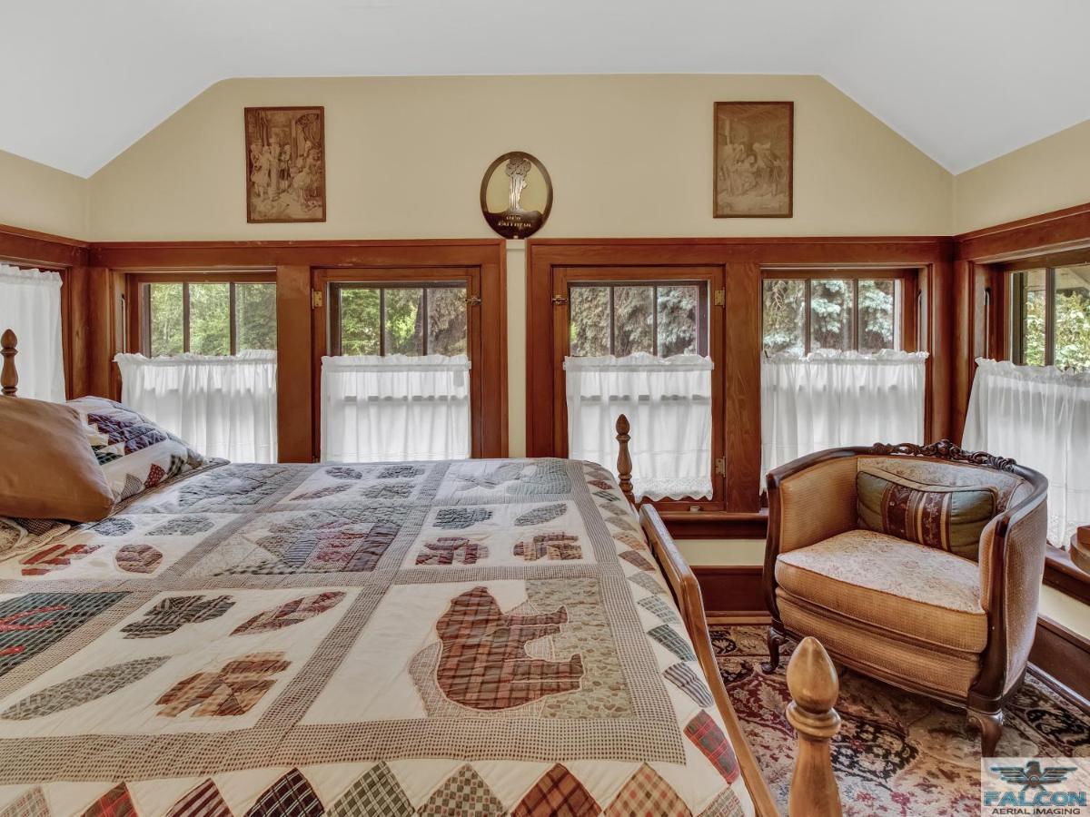 Robins Nest Bed & Breakfast コーディ エクステリア 写真