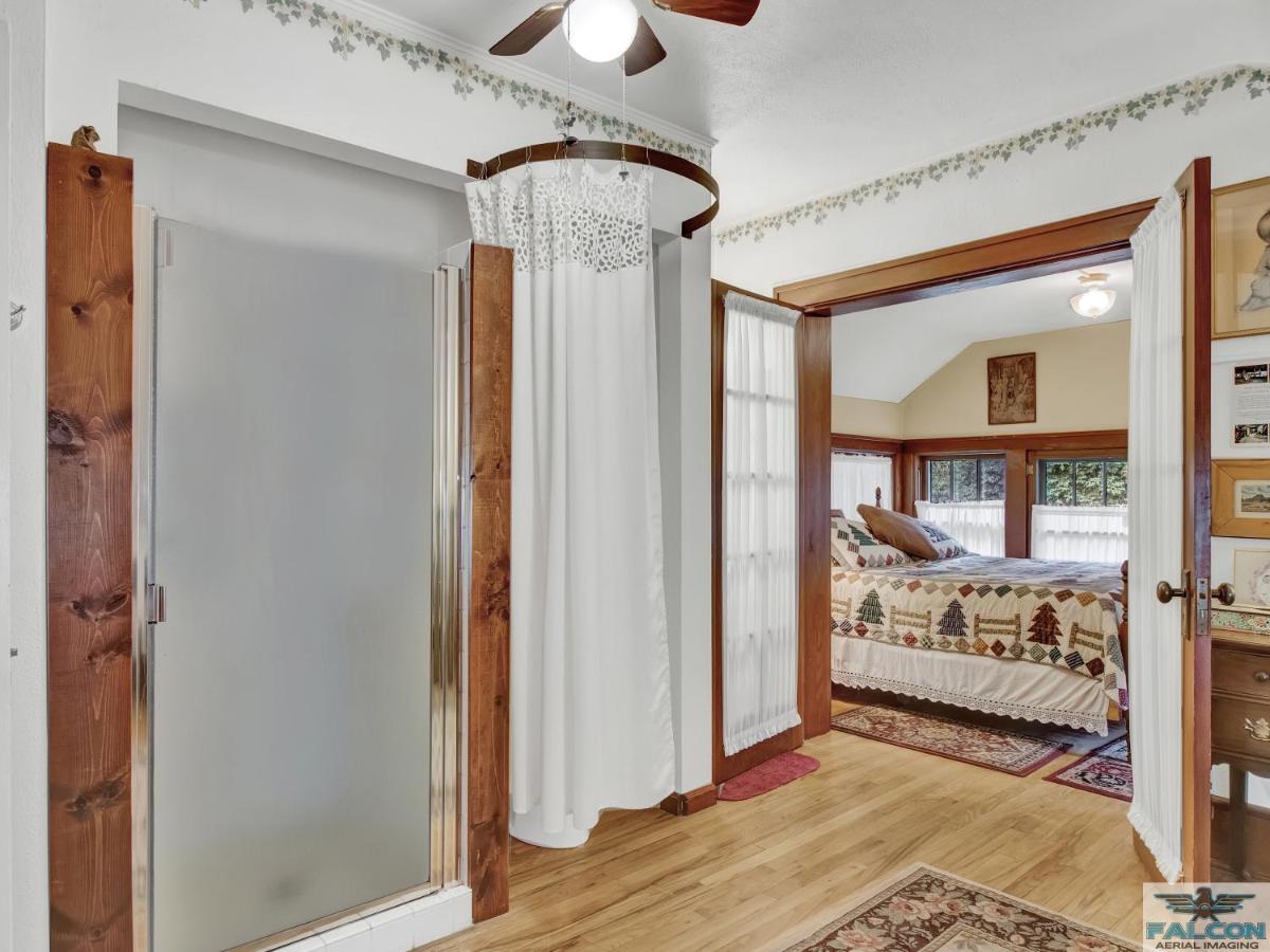 Robins Nest Bed & Breakfast コーディ エクステリア 写真