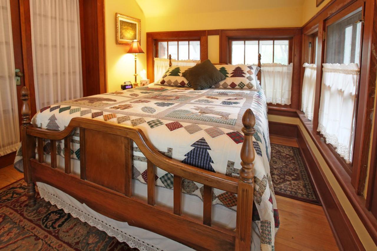 Robins Nest Bed & Breakfast コーディ エクステリア 写真